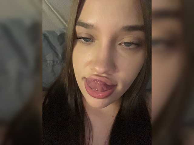 Glossmixdoll live cam on BongaCams