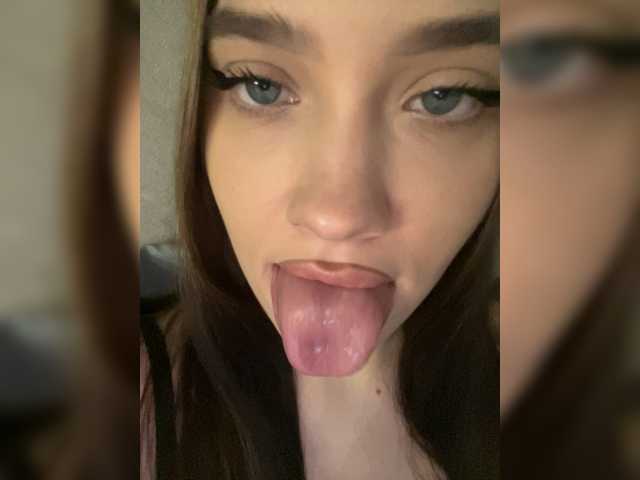 Glossmixdoll live cam on BongaCams