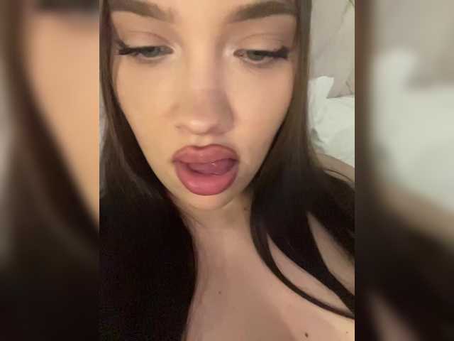 Glossmixdoll live cam on BongaCams