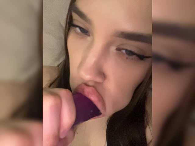 Glossmixdoll live cam on BongaCams