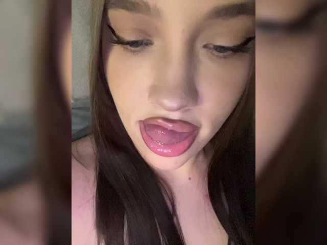 Glossmixdoll live cam on BongaCams