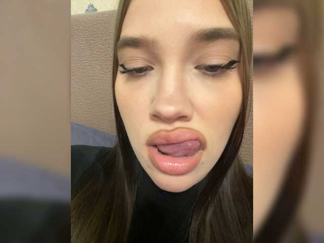 Glossmixdoll live cam
