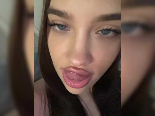 Glossmixdoll live cam on BongaCams