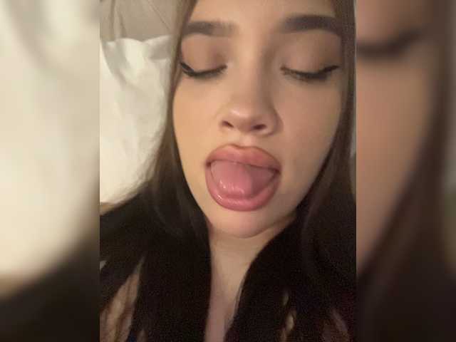 Glossmixdoll live cam on BongaCams