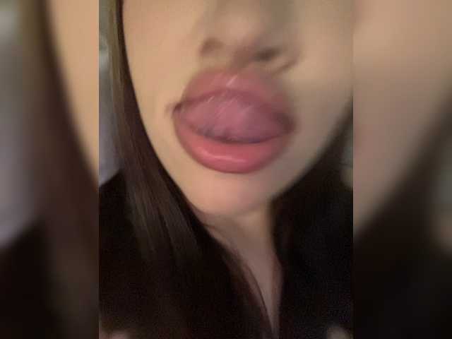 Glossmixdoll live cam on BongaCams