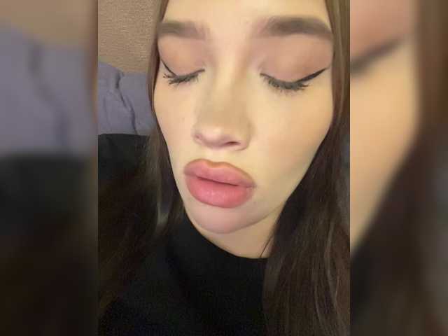 Glossmixdoll live cam on BongaCams