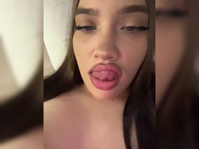 Glossmixdoll live cam on BongaCams