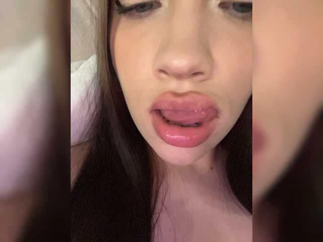 Glossmixdoll live cam on BongaCams