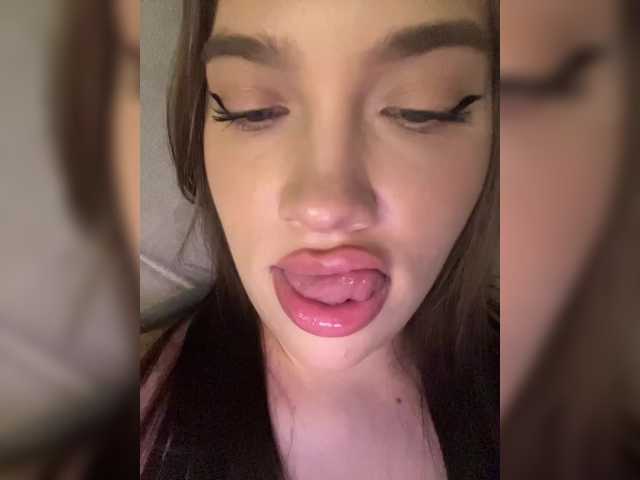 Glossmixdoll live cam on BongaCams