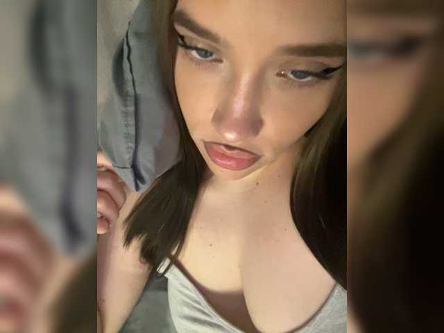 Glossmixdoll live cam on BongaCams