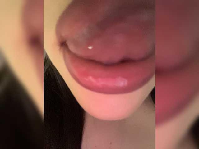 Glossmixdoll live cam on BongaCams