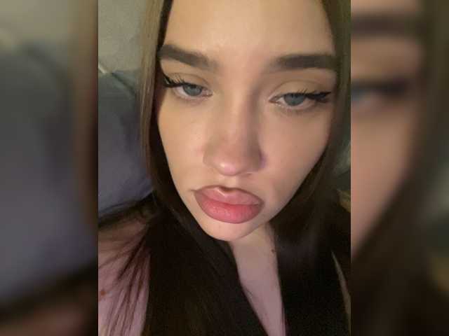 Glossmixdoll live cam on BongaCams