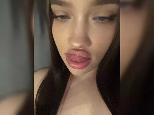 Glossmixdoll live cam on BongaCams