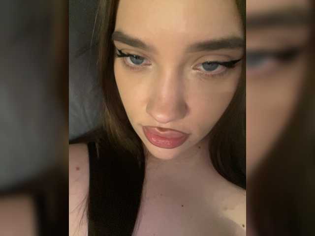 Glossmixdoll live cam on BongaCams