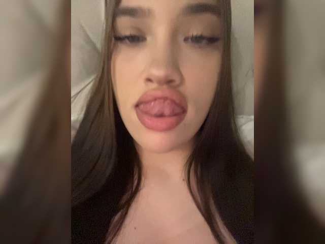 Glossmixdoll live webcam show