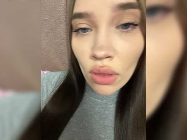 Glossmixdoll live cam on BongaCams