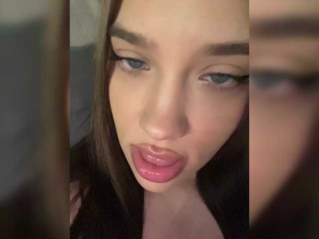 Glossmixdoll live cam on BongaCams