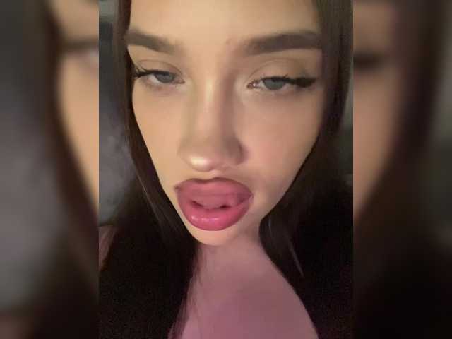 Glossmixdoll live cam on BongaCams