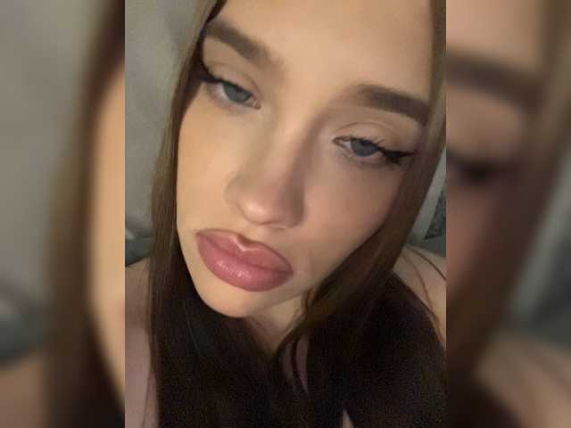 Glossmixdoll live cam preview