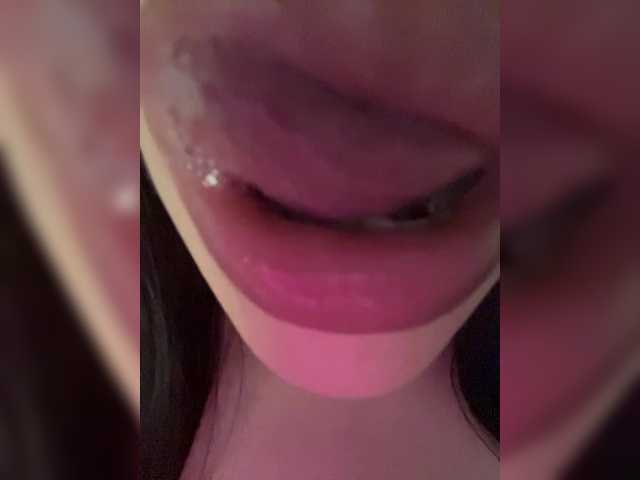 Glossmixdoll live cam on BongaCams