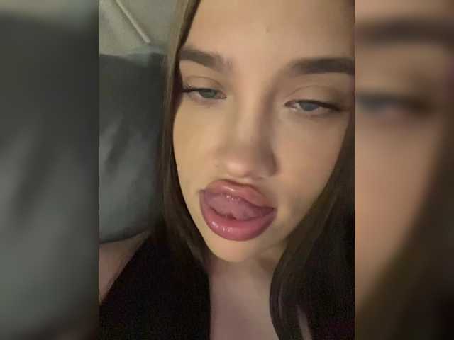 Glossmixdoll live cam on BongaCams