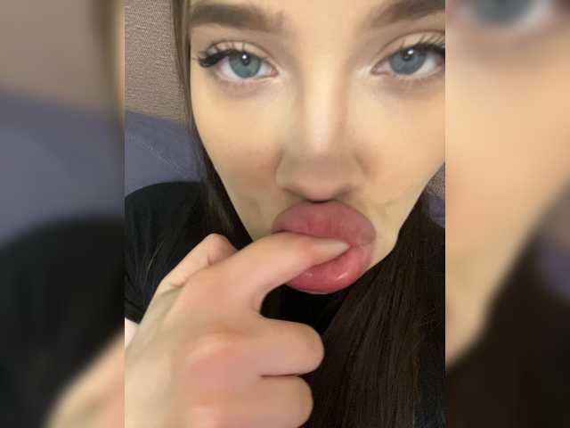 Glossmixdoll live cam on BongaCams