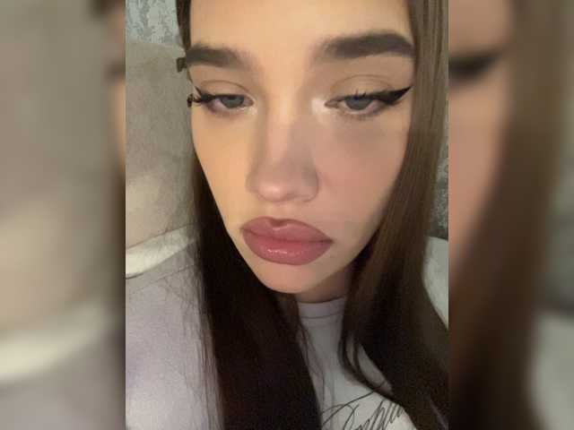 Glossmixdoll live cam on BongaCams