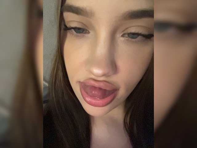 Glossmixdoll live cam on BongaCams