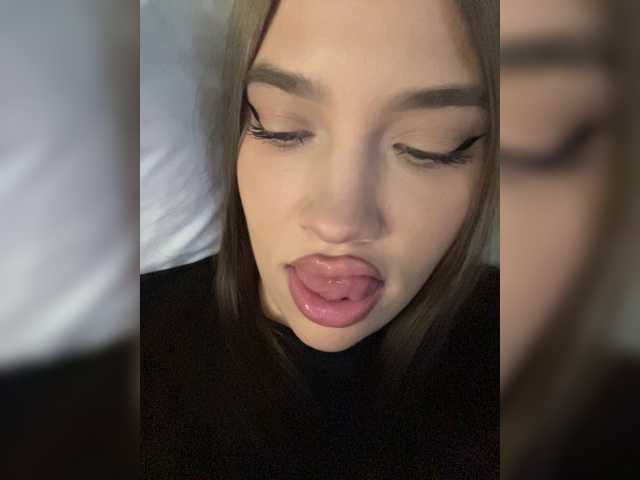 Glossmixdoll live cam on BongaCams