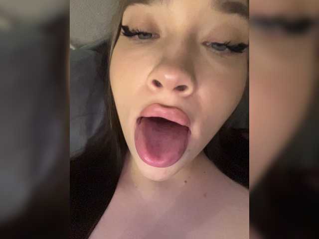 Glossmixdoll live cam on BongaCams