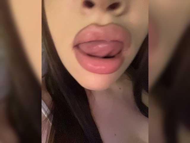 Glossmixdoll live cam on BongaCams