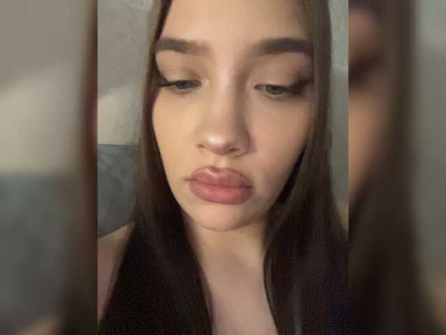 Glossmixdoll live cam on BongaCams