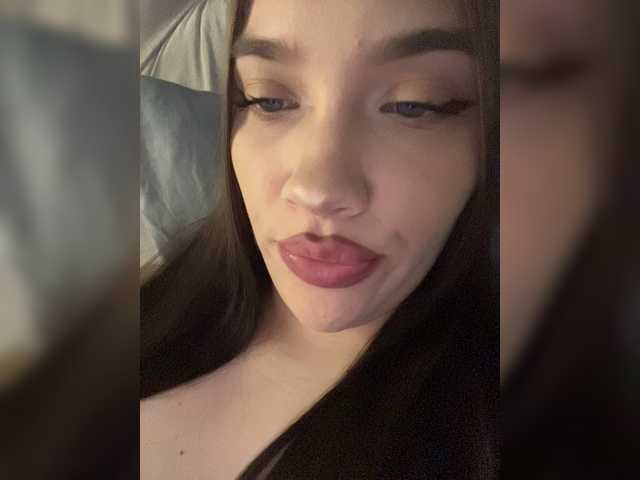 Glossmixdoll live cam on BongaCams