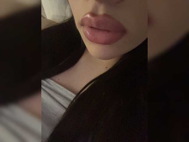 Glossmixdoll live cam on BongaCams