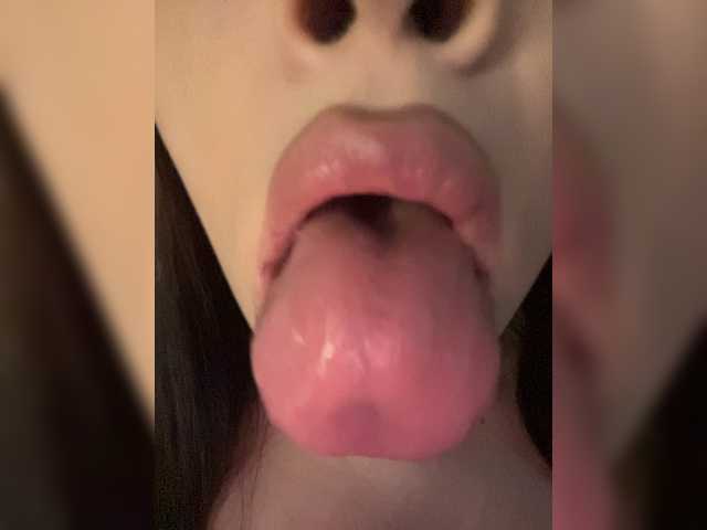 Glossmixdoll live cam on BongaCams