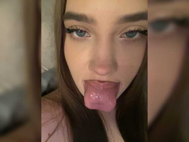Glossmixdoll live cam on BongaCams