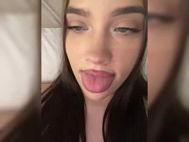 Glossmixdoll live cam on BongaCams