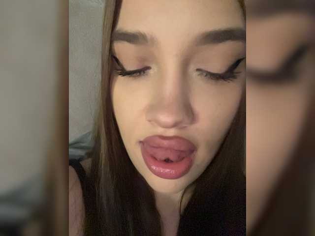 Glossmixdoll live cam on BongaCams