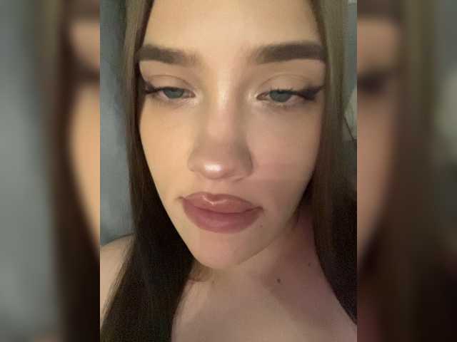 Glossmixdoll live cam on BongaCams