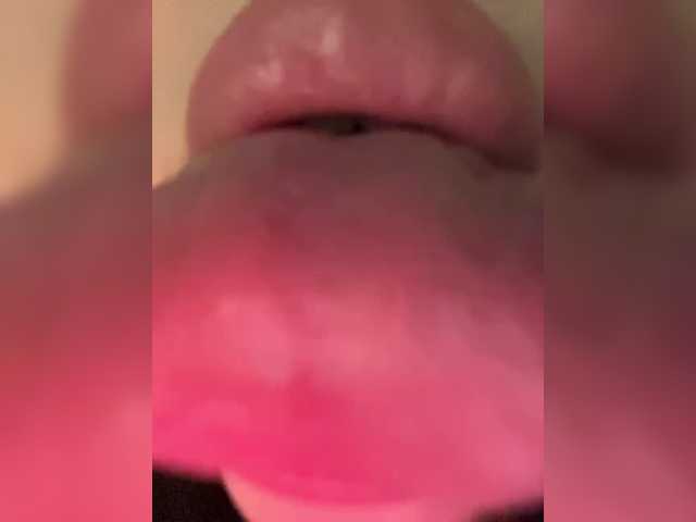 Glossmixdoll live cam on BongaCams