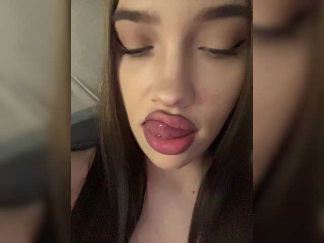 Glossmixdoll live cam on BongaCams