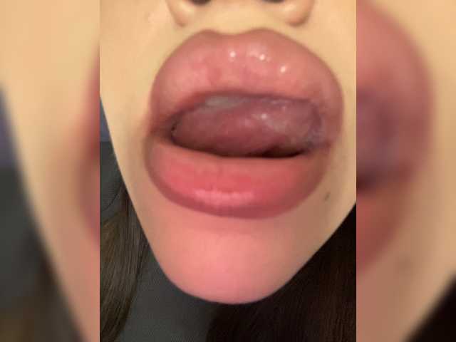 Glossmixdoll live cam on BongaCams