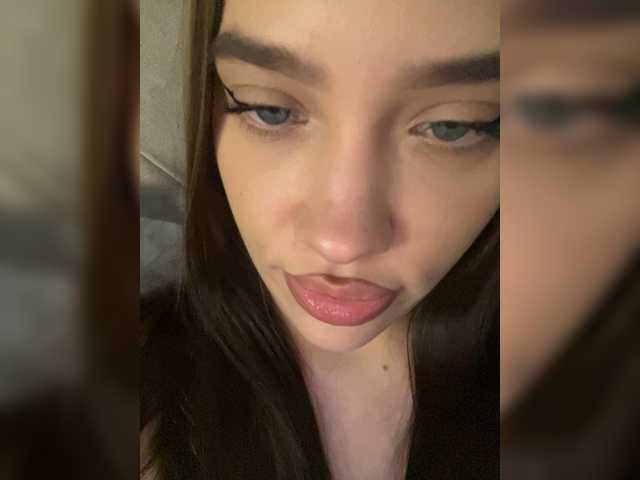 Glossmixdoll live cam