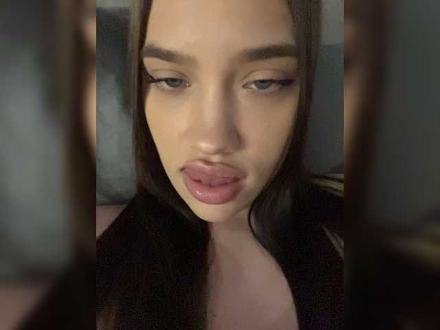 Glossmixdoll live cam on BongaCams