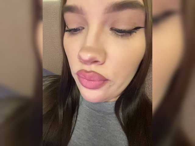 Glossmixdoll live cam on BongaCams