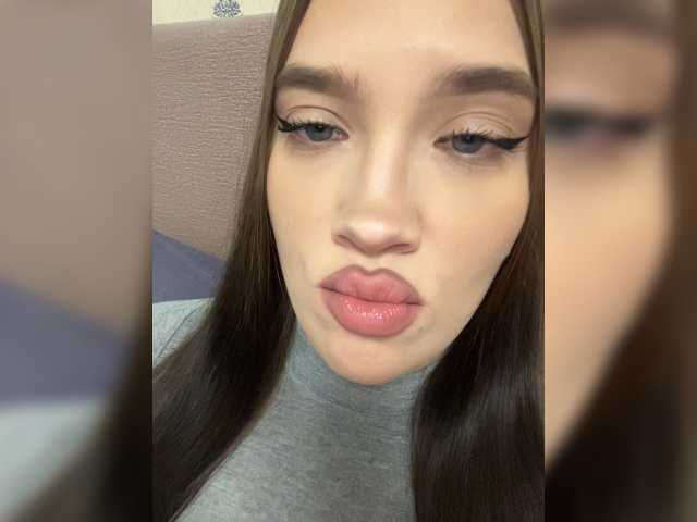 Glossmixdoll live cam on BongaCams