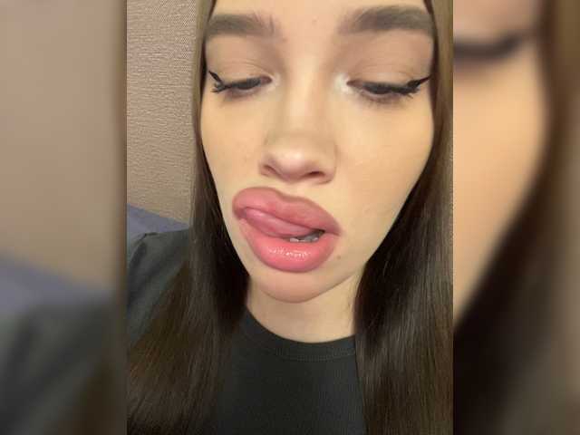 Glossmixdoll live cam on BongaCams