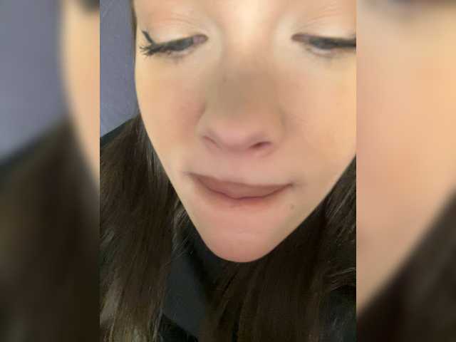 Glossmixdoll's BongaCams show and profile