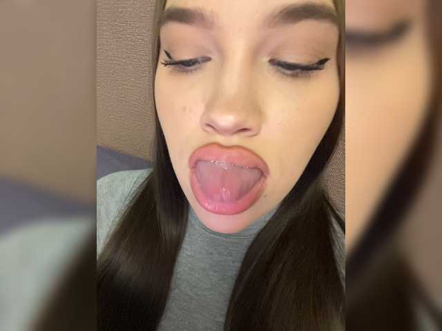 Glossmixdoll live cam on BongaCams