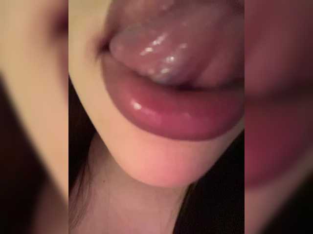 Glossmixdoll live cam on BongaCams